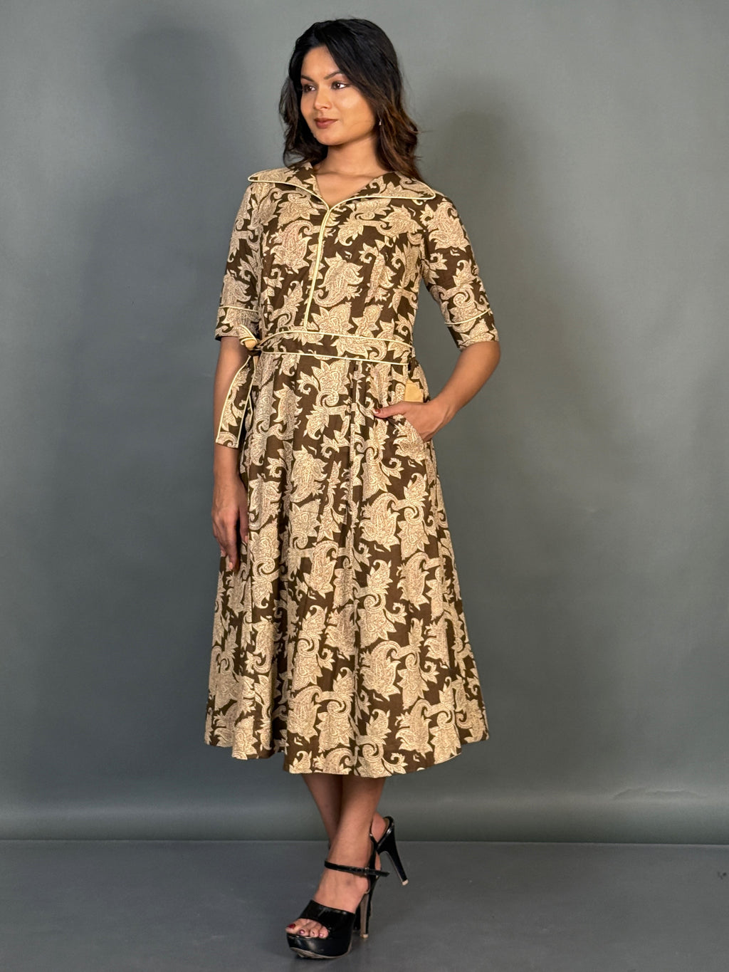 Mocha Curve Cotton Collar Flare Dress