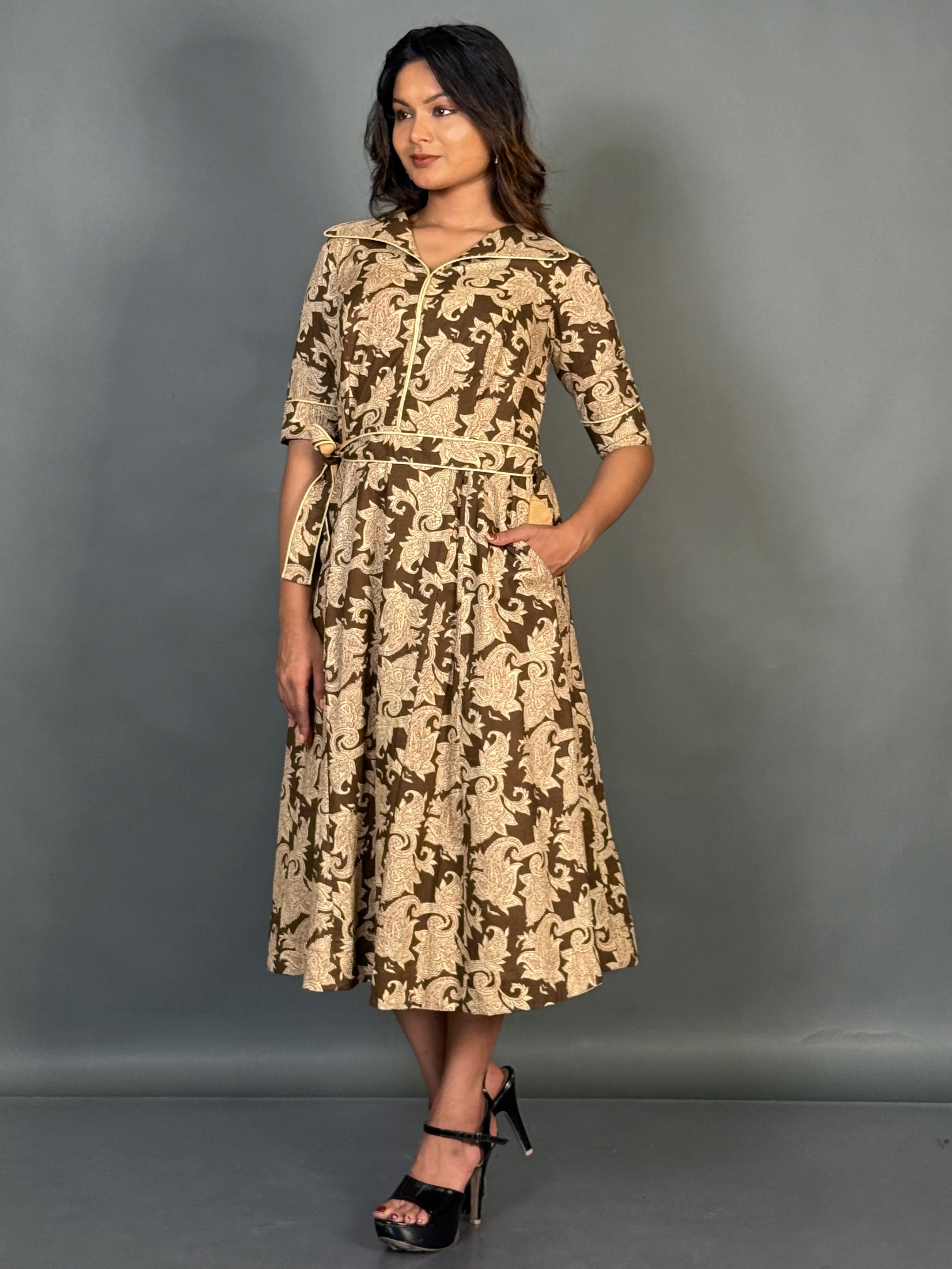 Mocha Curve Cotton Collar Flare Dress