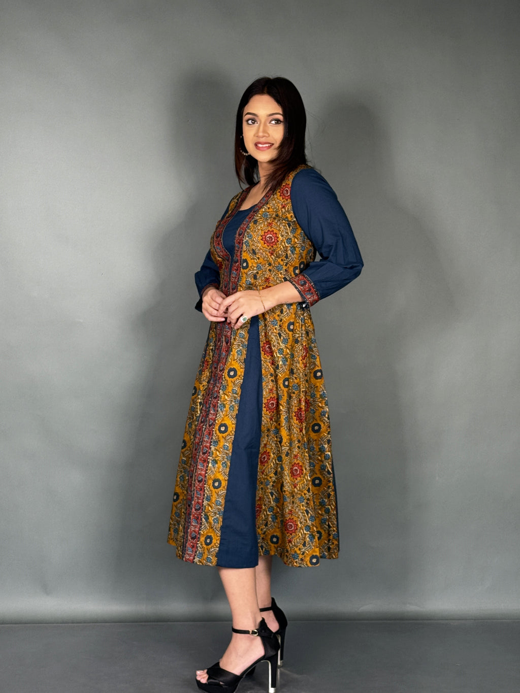 Flowy Cotton Dress with Pleated Charm