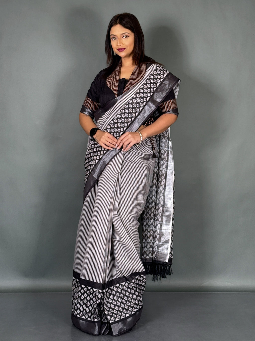 Ivory Noir Linen Insta Saree Set with Pocket