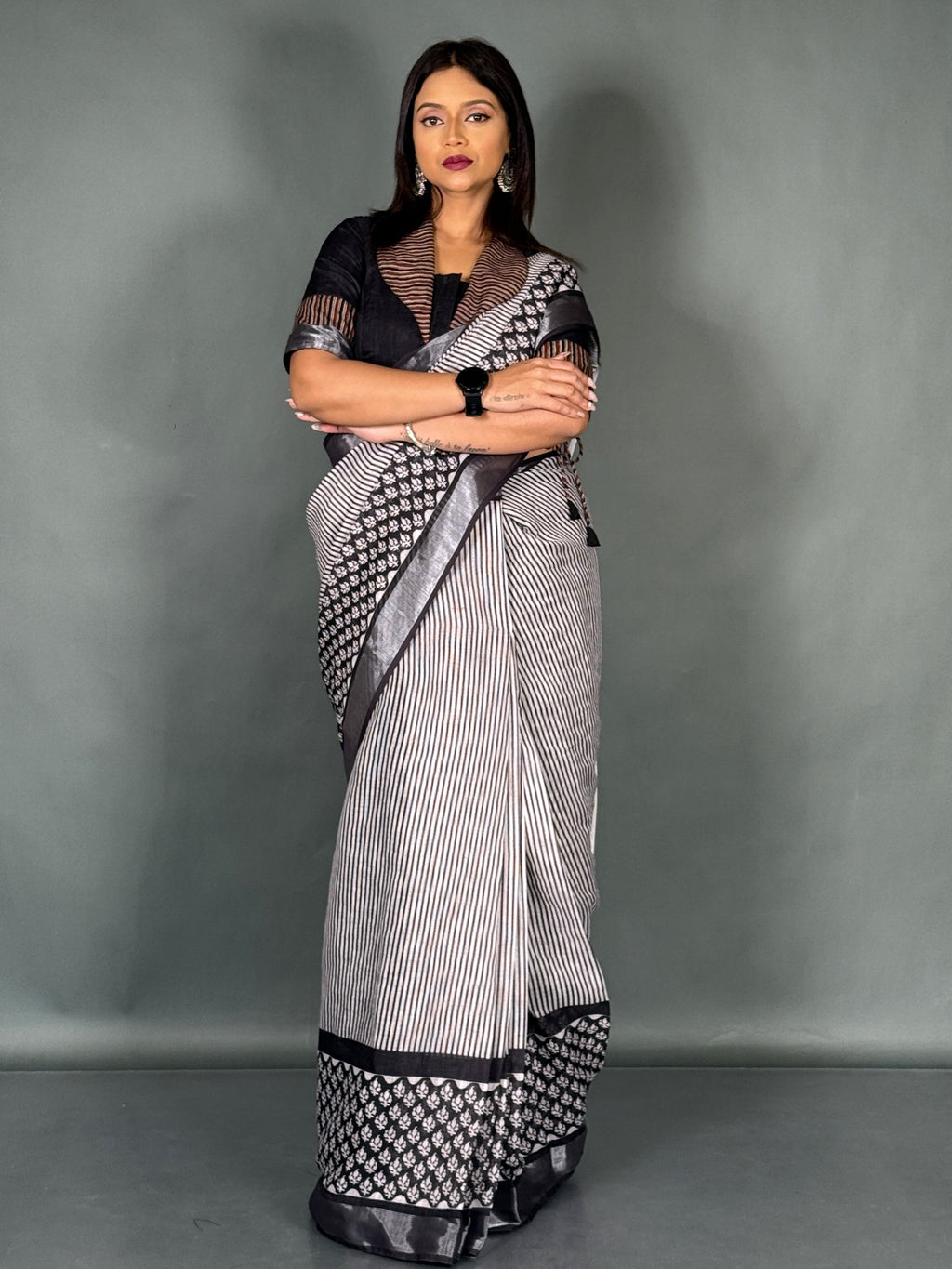 Ivory Noir Linen Insta Saree Set with Pocket