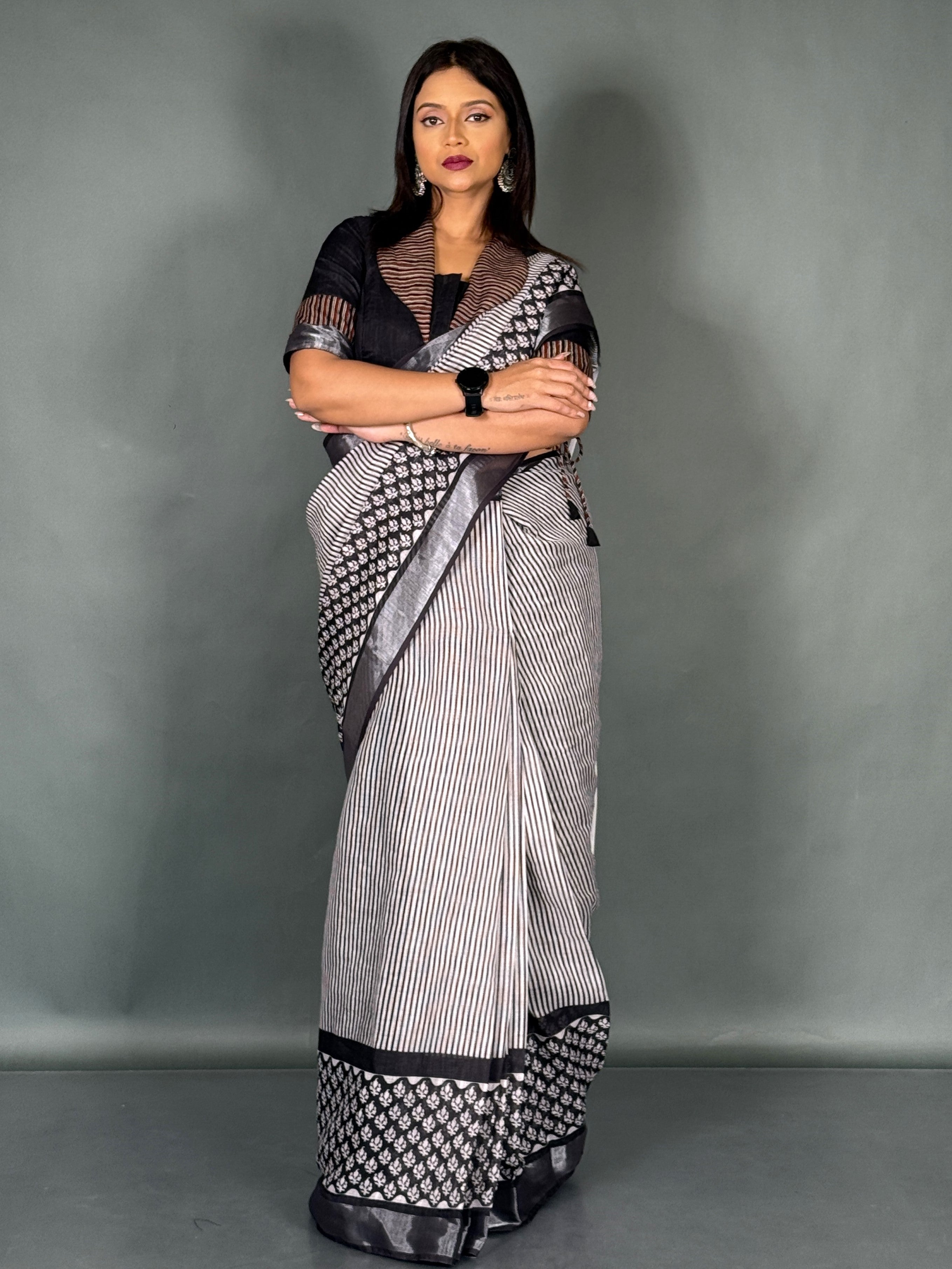 Ivory Noir Linen Insta Saree Set with Pocket