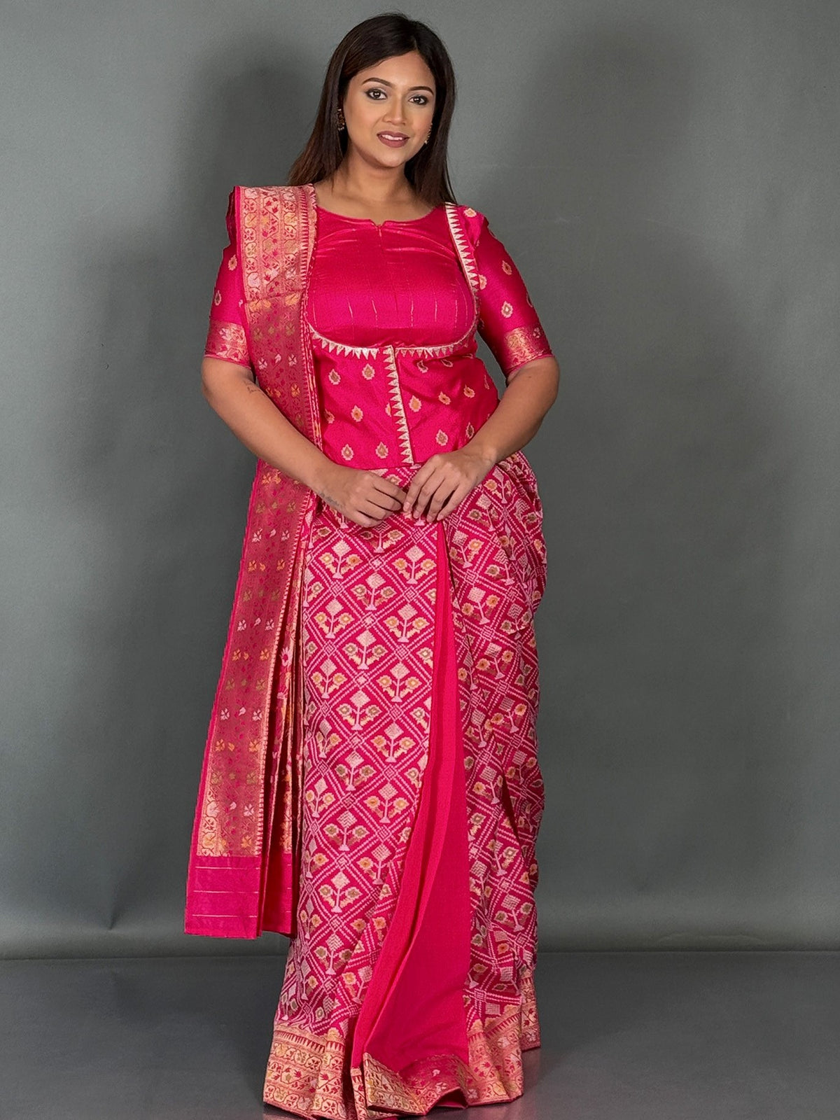 Gulabi Noor Designer Semi Silk Insta Saree Set