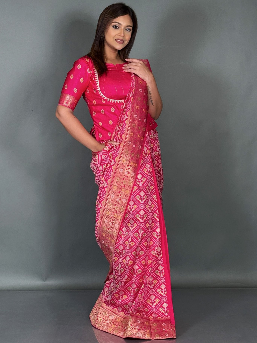 Gulabi Noor Designer Semi Silk Insta Saree Set