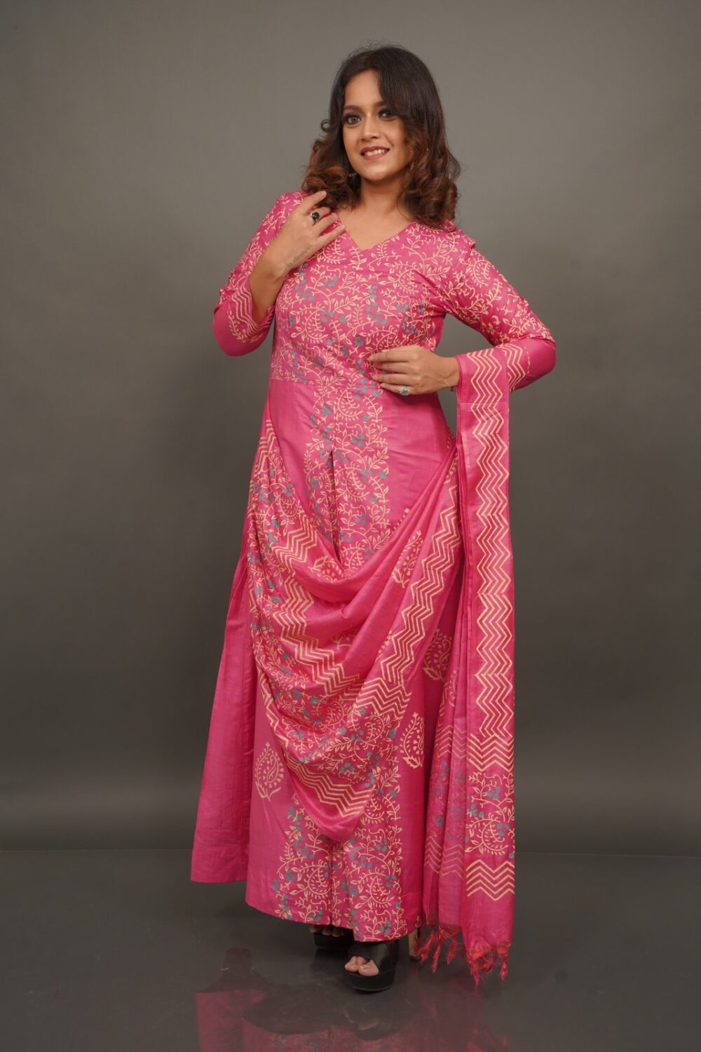 Hot Pink Tussar Hand Block Gown-Style Insta Saree with Lining - Image 3