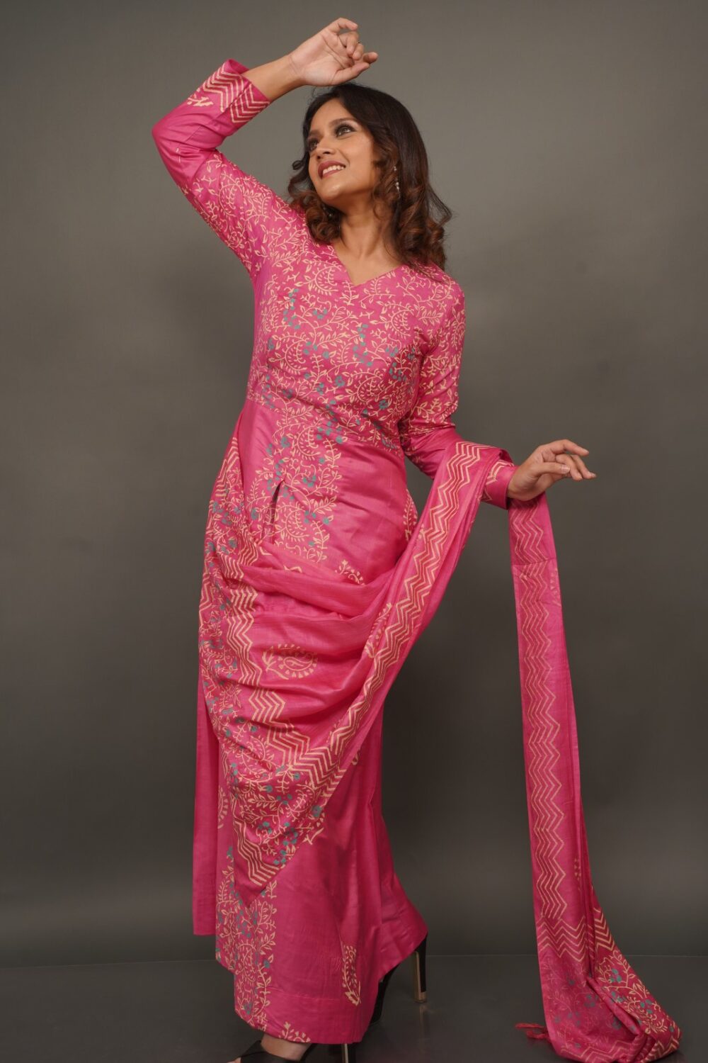 Hot Pink Tussar Hand Block Gown-Style Insta Saree with Lining - Image 4