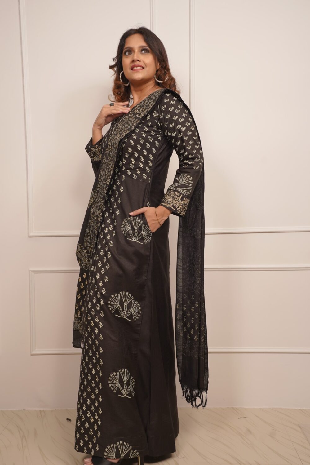 Black Tussar Hand Block Gown-Style Insta Saree with Lining - Image 4