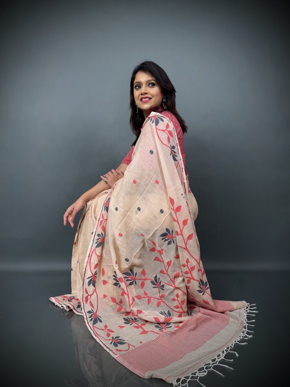 Chandrika Loom – Cream Khadi Insta-Saree with Red & Grey Handwoven Art - Image 2
