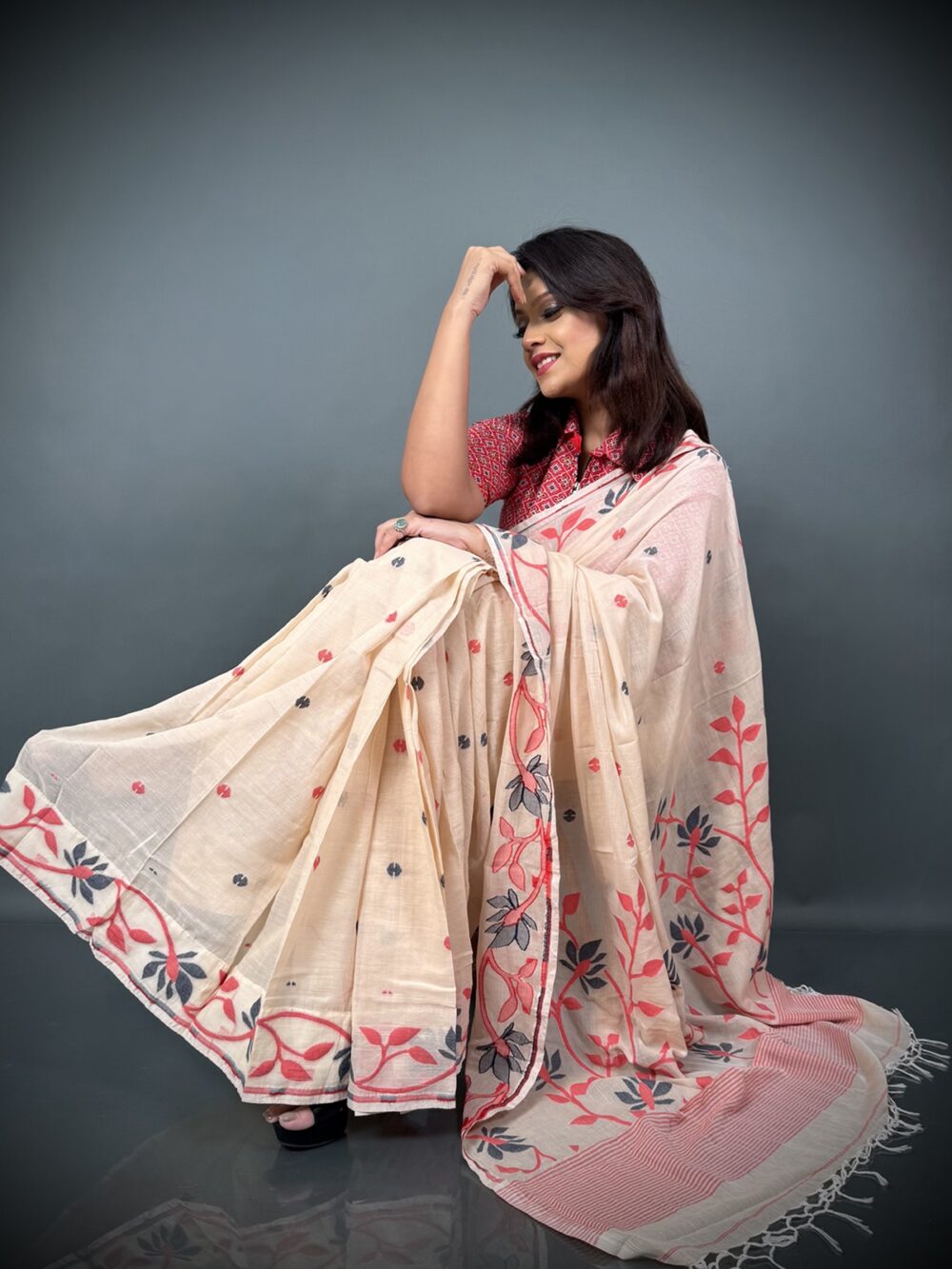 Chandrika Loom – Cream Khadi Insta-Saree with Red & Grey Handwoven Art - Image 3