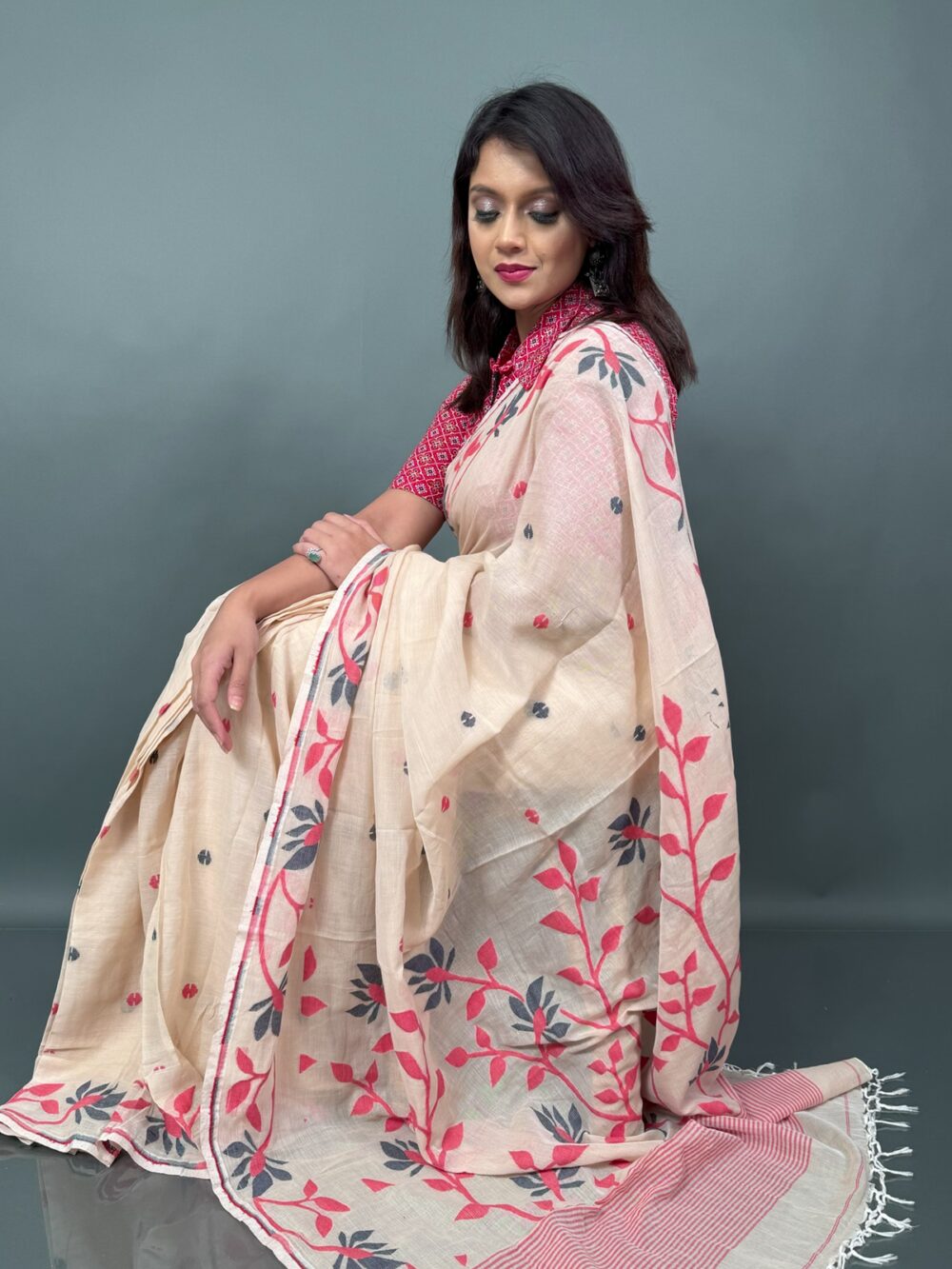 Chandrika Loom – Cream Khadi Insta-Saree with Red & Grey Handwoven Art - Image 4