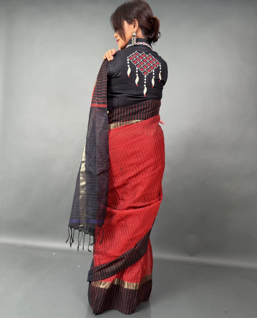Rang-Kaaj – Silk-Cotton Insta-Saree in Maroon, Navy & Black Self-Check Weave - Image 2
