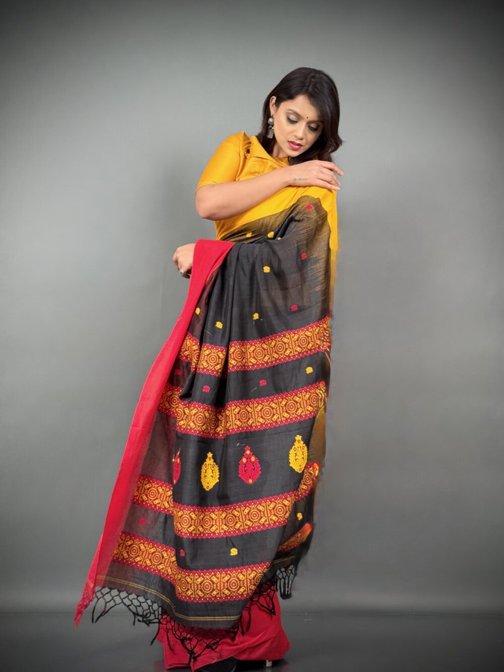 Noir-Dhara – Black Khadi Insta-Saree with Ganga-Jamuna Border & Buti Weave - Image 5