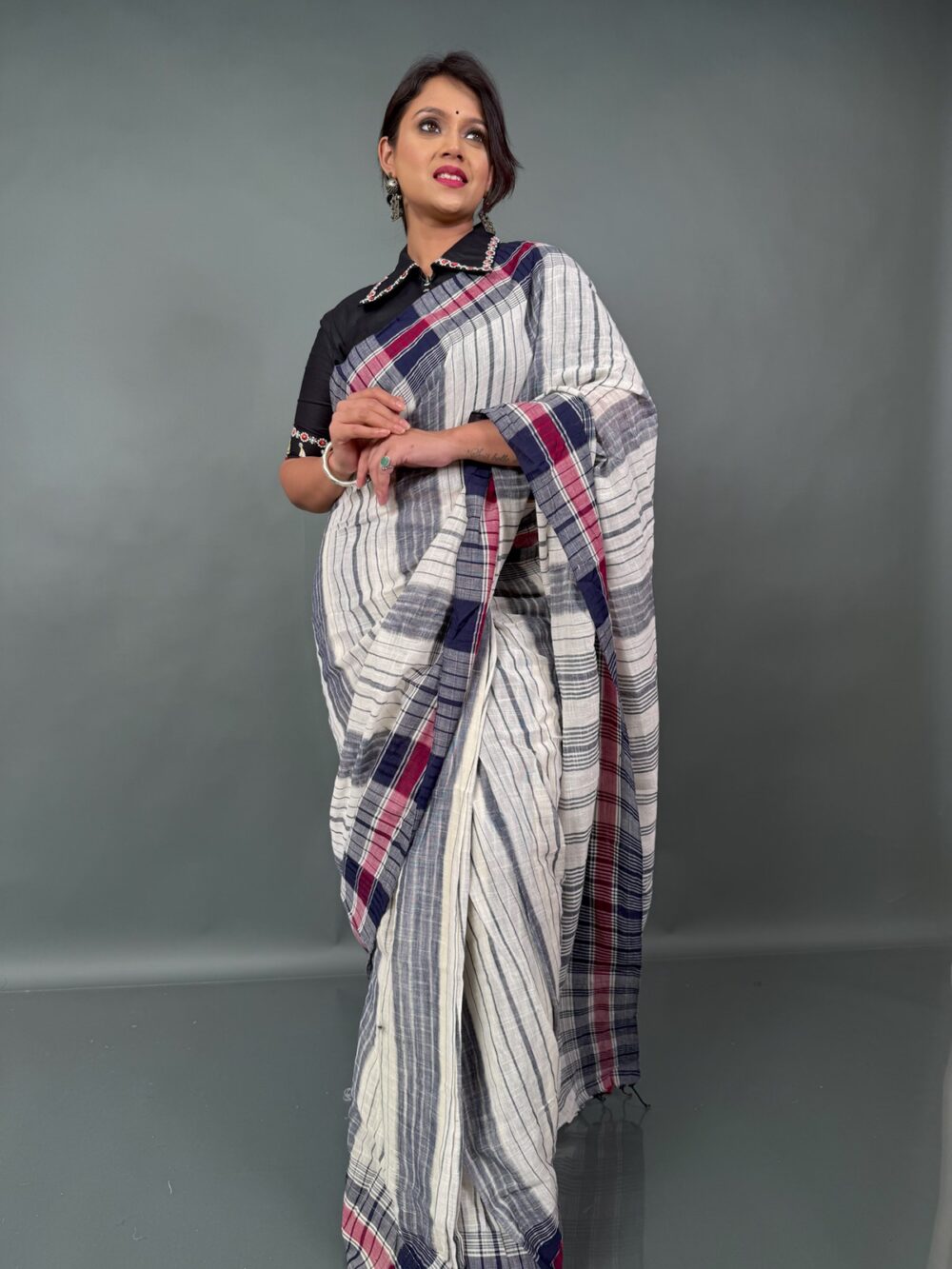 Gamcha Gaurav – Off-White Handloom Insta-Saree with Navy & Maroon Border - Image 2