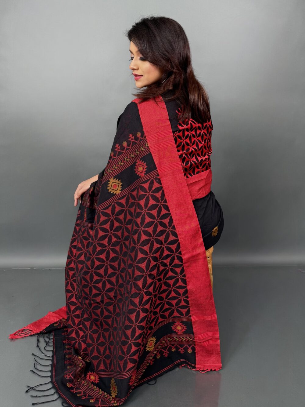 Raatrani Raga – Handloom Insta-Saree in Black with Red Border Elegance
