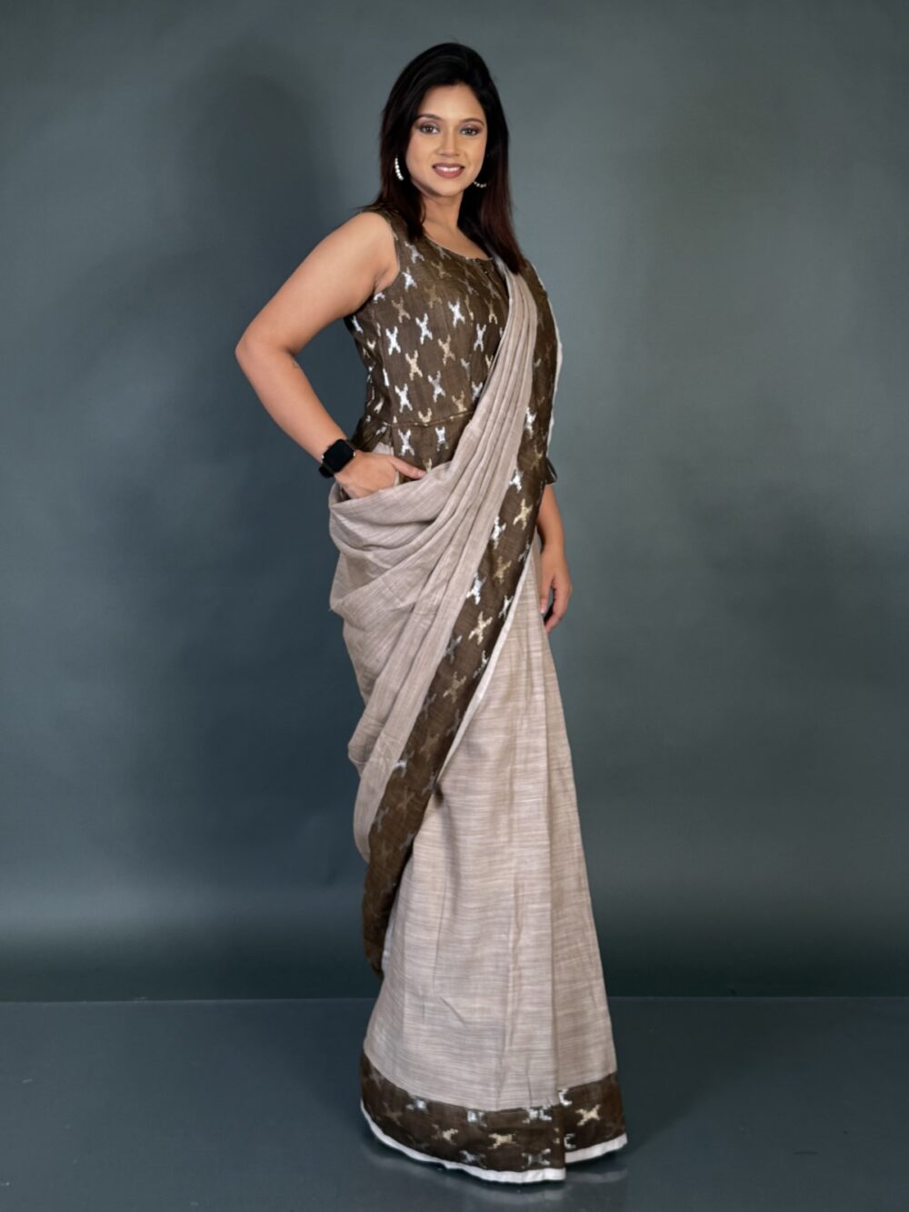 Beige Brown Linen-musline Insta-Saree with V-cut sleeveless attached blouse - Image 3