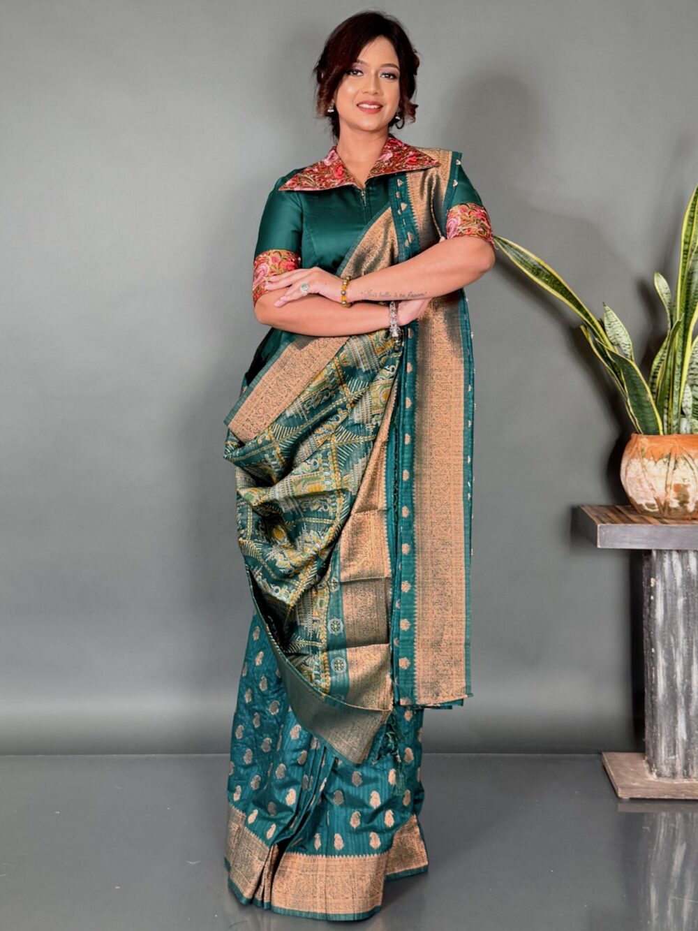 Royal Weaves Party-Perfect Semi Tussar Saree - Image 4