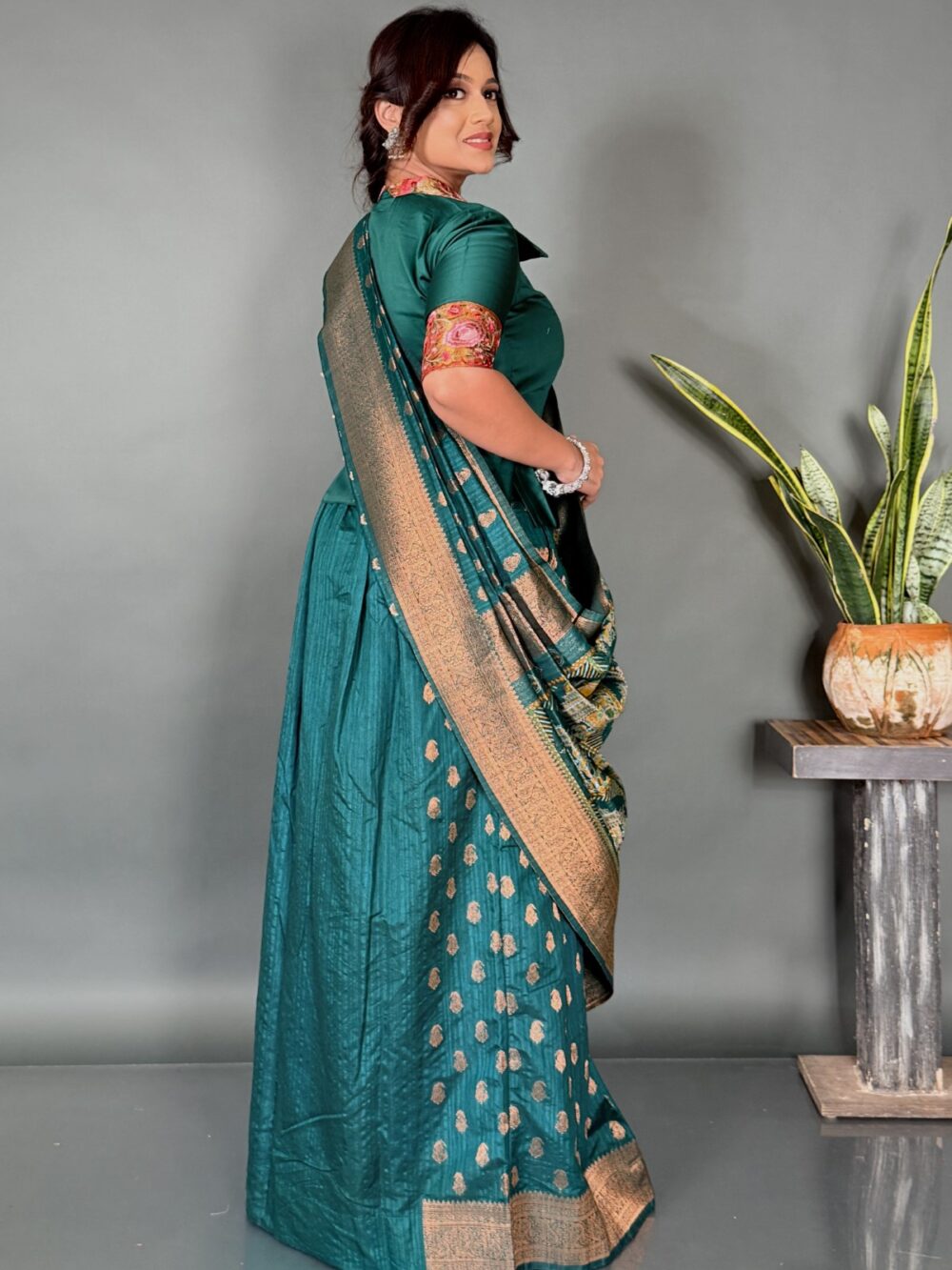 Royal Weaves Party-Perfect Semi Tussar Saree - Image 5